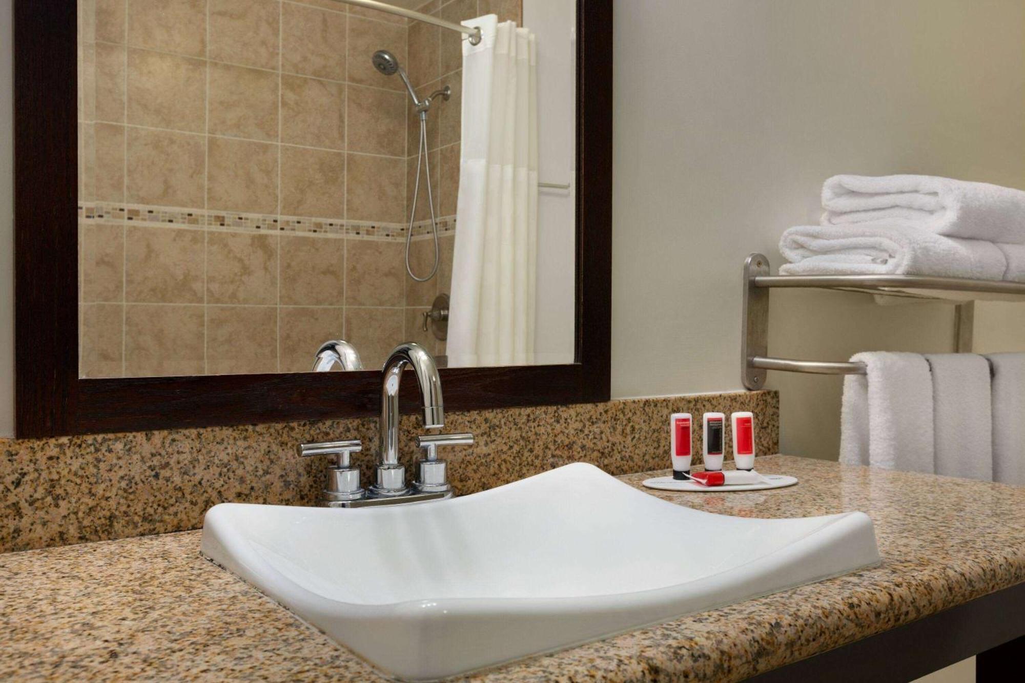 Ramada By Wyndham Oakland Downtown City Center Esterno foto