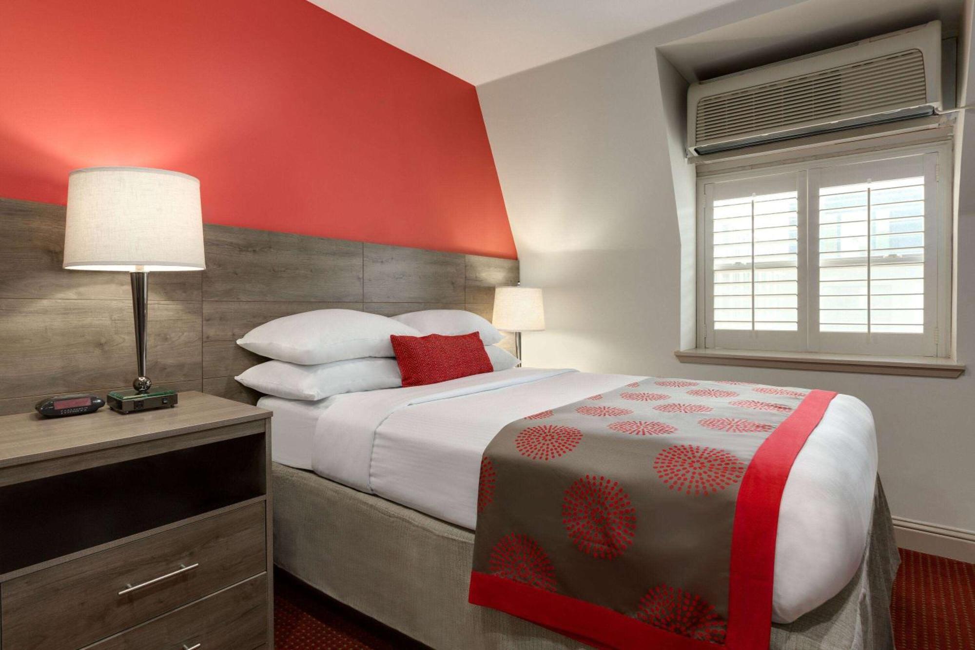 Ramada By Wyndham Oakland Downtown City Center Esterno foto